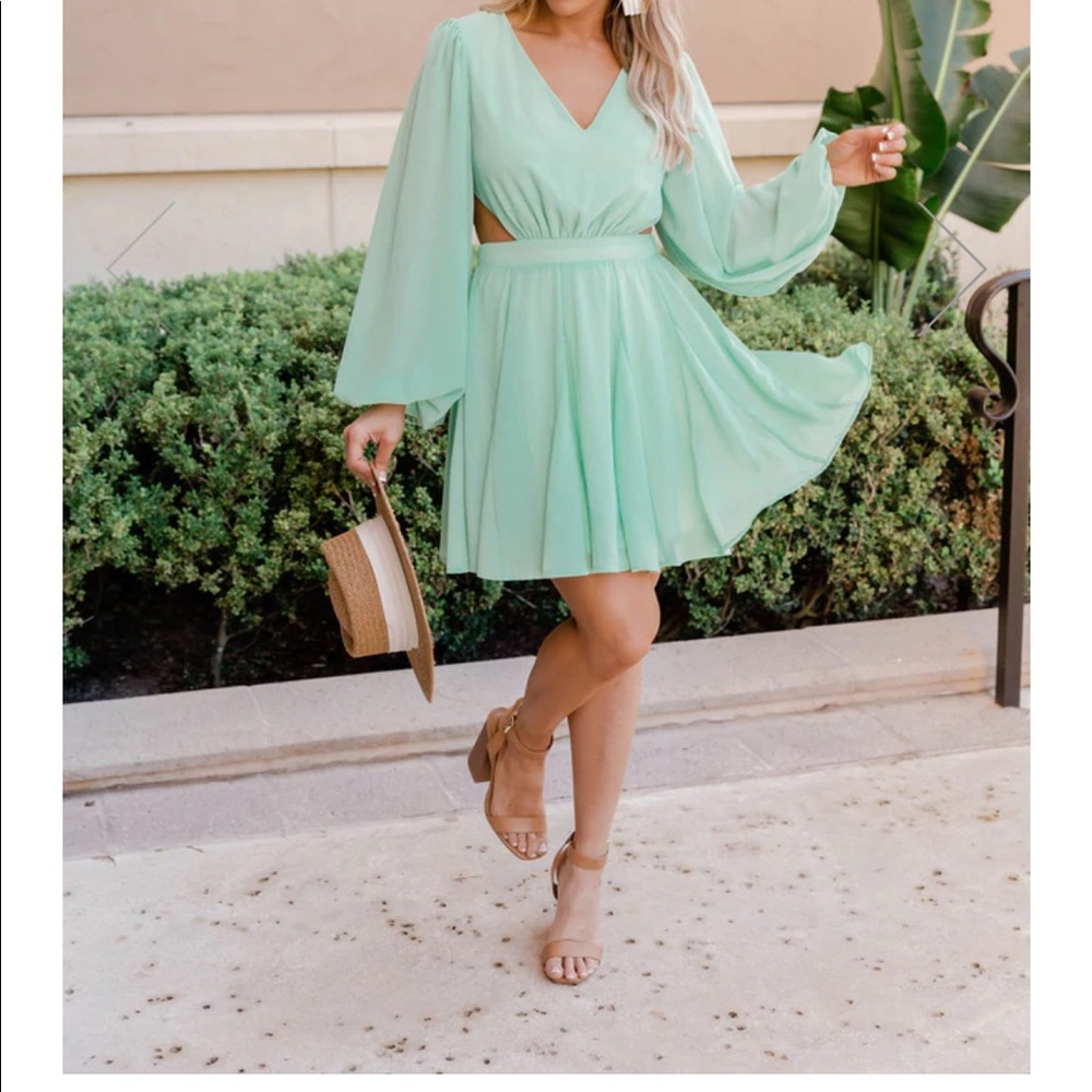BRAND NEW Pink Lily Long Sleeve dress.